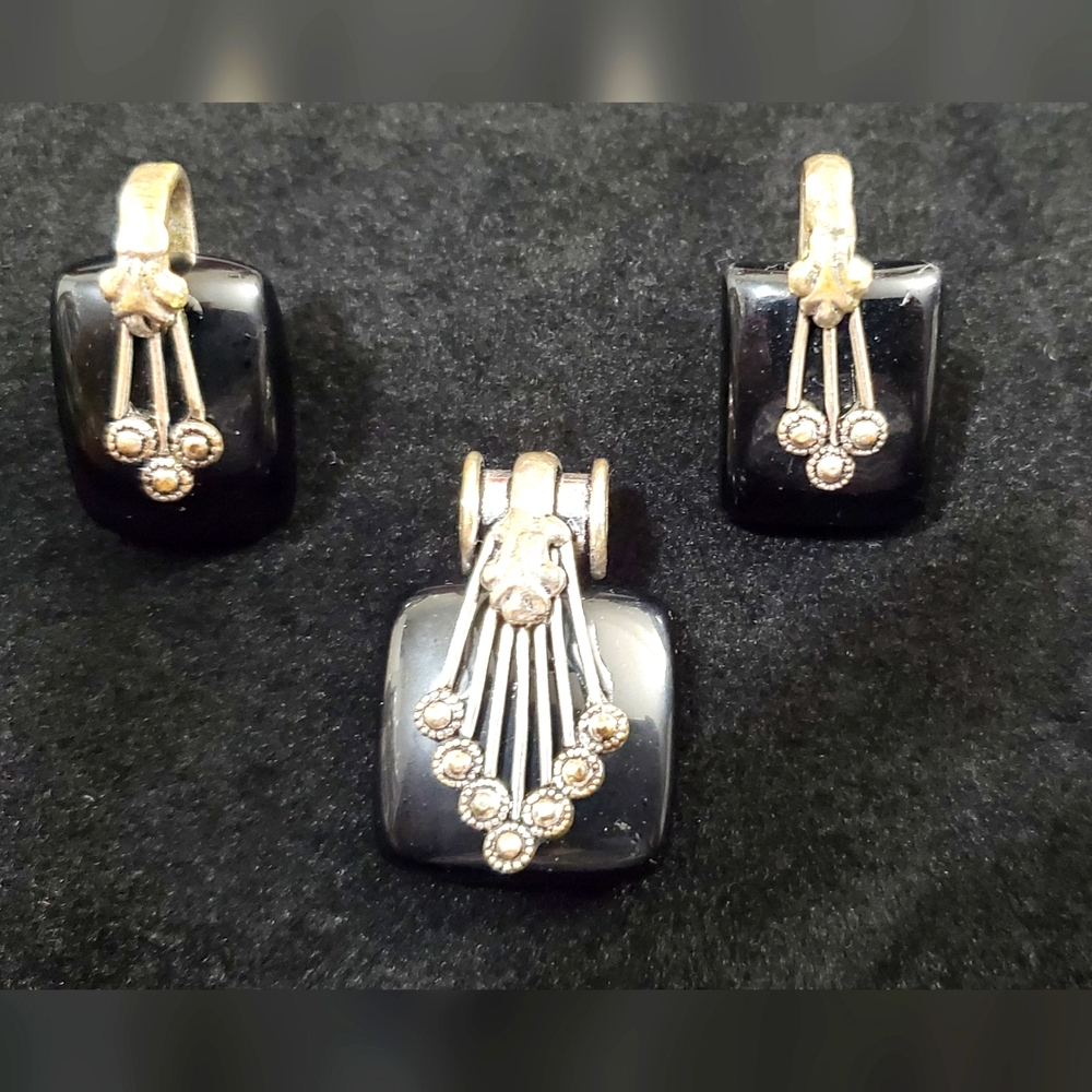 Vtg. Black Onyx Set Pendant and Post Earrings